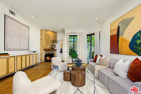 839 Larrabee St #2, West Hollywood, CA 90069