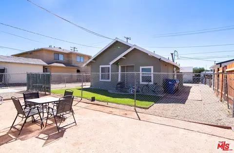 Exterior - 44619 Beech Ave, Lancaster, CA 93534 photo 2 of 8