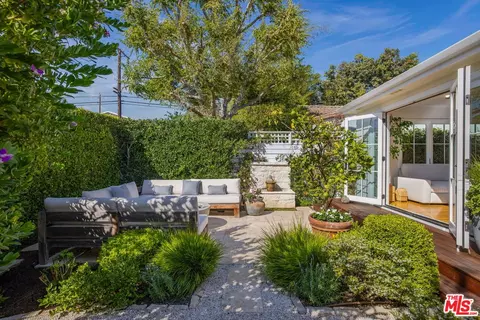 856 Marco Pl, Venice, CA 90291