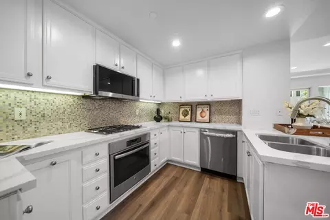 Kitchen - 270 Lockford, Irvine, CA 92602 photo 2 of 3
