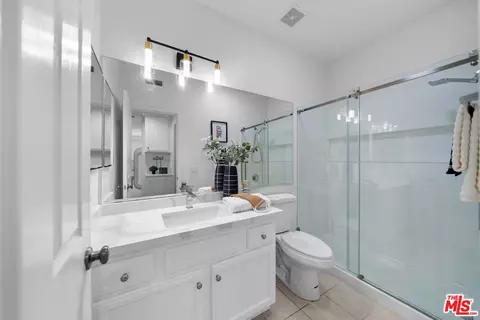 Bath - 270 Lockford, Irvine, CA 92602 photo 2 of 2