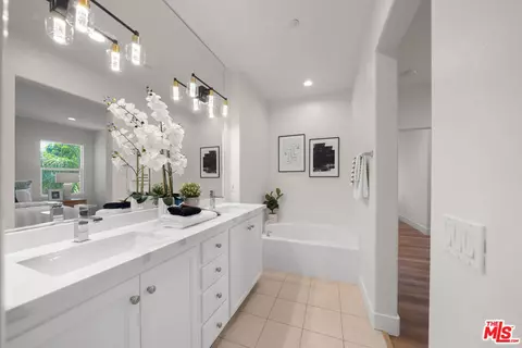 Bath - 270 Lockford, Irvine, CA 92602 photo 1 of 2