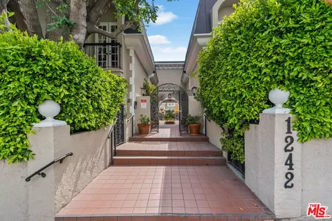 1242 Berkeley St #13, Santa Monica, CA 90404