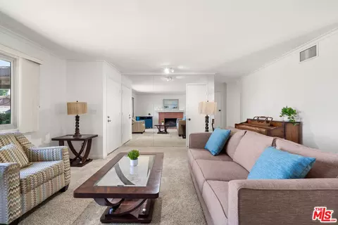 Living - 726 Dewane Dr, El Cajon, CA 92020 photo 2 of 3