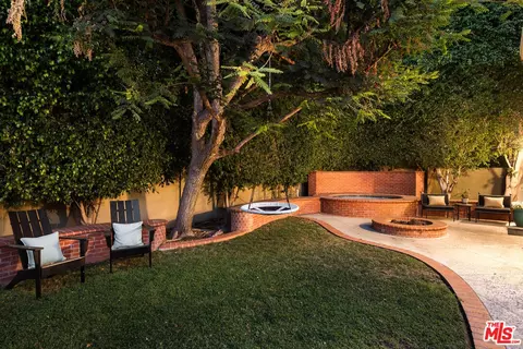 Exterior - 4176 Klump Ave, Studio City, CA 91602 photo 5 of 8