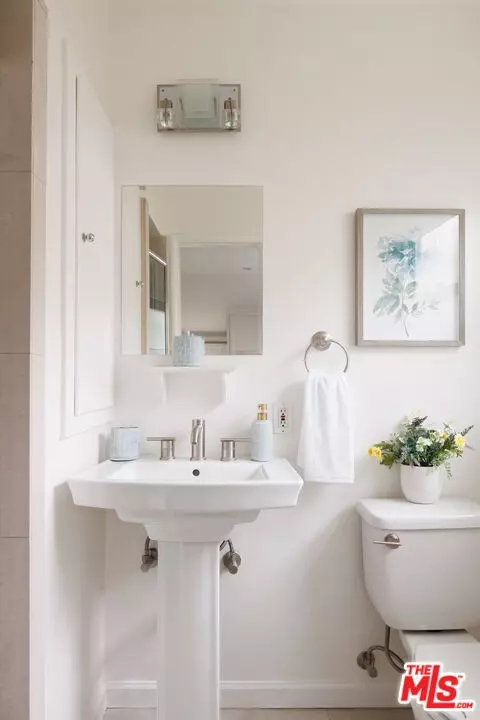 Bath - 4176 Klump Ave, Studio City, CA 91602 photo 1 of 4