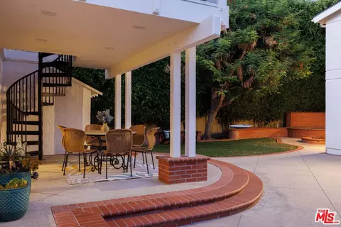 Exterior - 4176 Klump Ave, Studio City, CA 91602 photo 4 of 8