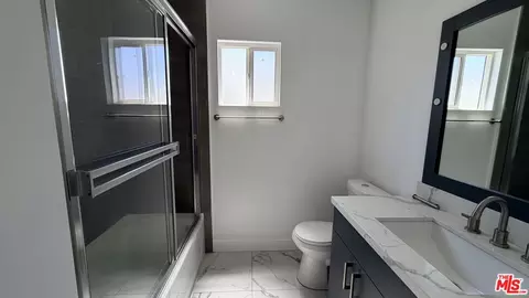 Bath - 10554 Lanark St, Sun Valley, CA 91352 photo 1 of 2