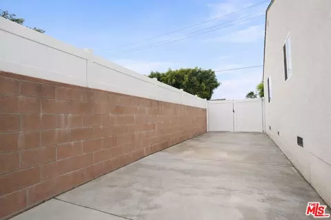Exterior - 10554 Lanark St, Sun Valley, CA 91352 photo 5 of 11