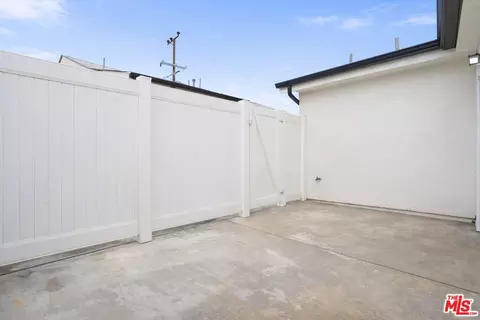 Exterior - 10554 Lanark St, Sun Valley, CA 91352 photo 4 of 11