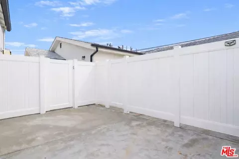 Exterior - 10554 Lanark St, Sun Valley, CA 91352 photo 10 of 11
