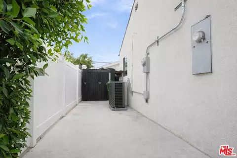 Exterior - 10554 Lanark St, Sun Valley, CA 91352 photo 7 of 11