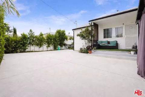 Exterior - 10554 Lanark St, Sun Valley, CA 91352 photo 11 of 11