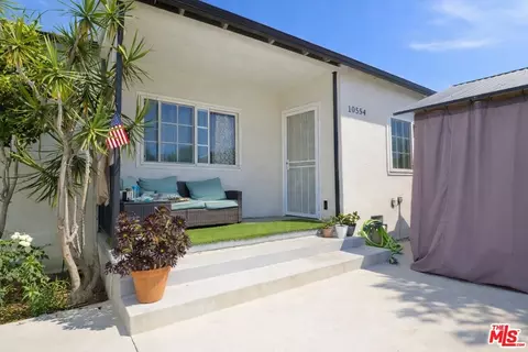 Exterior - 10554 Lanark St, Sun Valley, CA 91352 photo 1 of 11