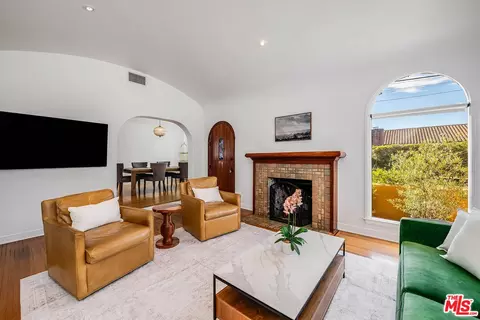 7321 Oakwood Ave, Los Angeles, CA 90036
