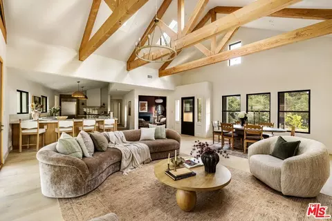 Living - 3033 Clarmeya Ln, Pasadena, CA 91107 photo 2 of 5