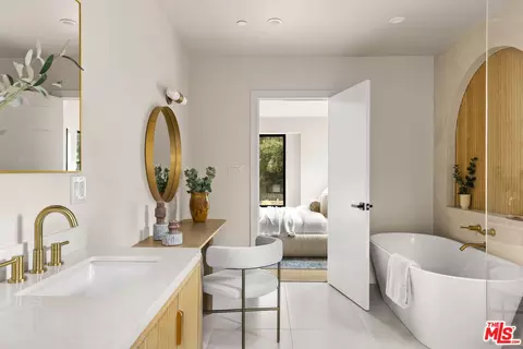 Bath - 3033 Clarmeya Ln, Pasadena, CA 91107 photo 1 of 3