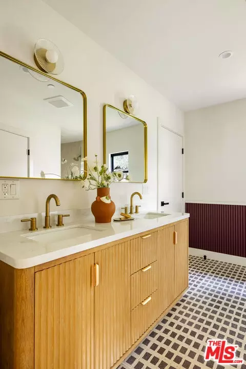 Bath - 3033 Clarmeya Ln, Pasadena, CA 91107 photo 3 of 3