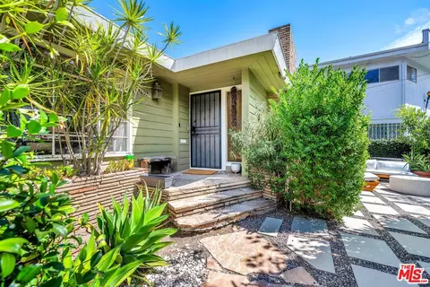 2652 N Beachwood Dr, Los Angeles, CA 90068