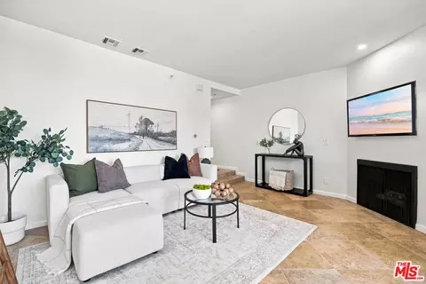 7320 Hawthorn Ave #425, Los Angeles, CA 90046