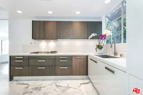 9033 Vista Grande St #2, West Hollywood, CA 90069