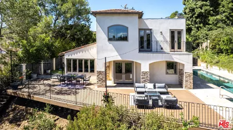 2636 Larmar Rd, Los Angeles, CA 90068