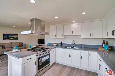 Kitchen - 1512 Sherman Pl, Long Beach, CA 90804 photo 5 of 7