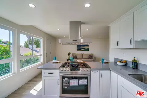 Kitchen - 1512 Sherman Pl, Long Beach, CA 90804 photo 6 of 7