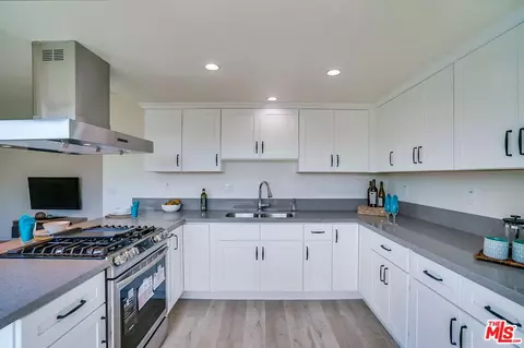 Kitchen - 1512 Sherman Pl, Long Beach, CA 90804 photo 4 of 7