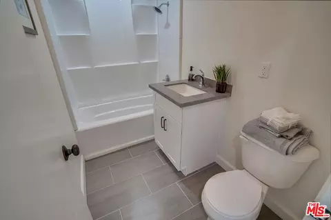 Bath - 1512 Sherman Pl, Long Beach, CA 90804 photo 3 of 3
