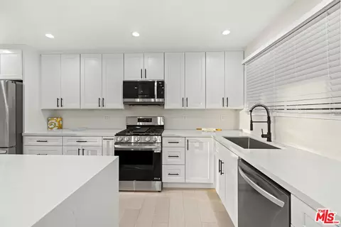 Kitchen - 10941 Cardamine Pl, Tujunga, CA 91042 photo 2 of 3