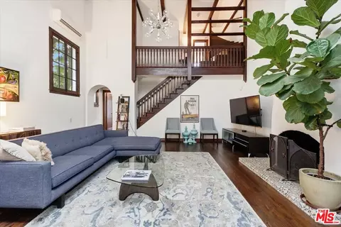 6202 Banner Ave #1, Los Angeles, CA 90038