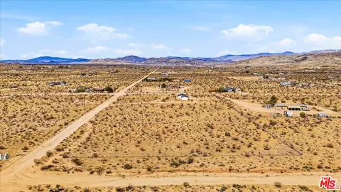 View/Area - 56133 Jesse Rd, Landers, CA 92285 photo 8 of 12