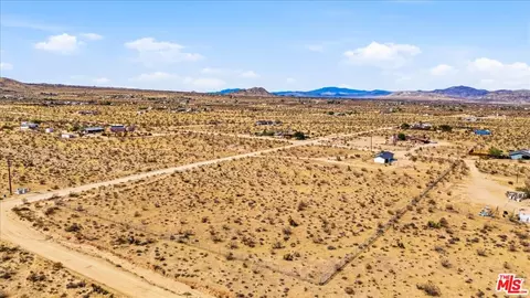 View/Area - 56133 Jesse Rd, Landers, CA 92285 photo 7 of 12