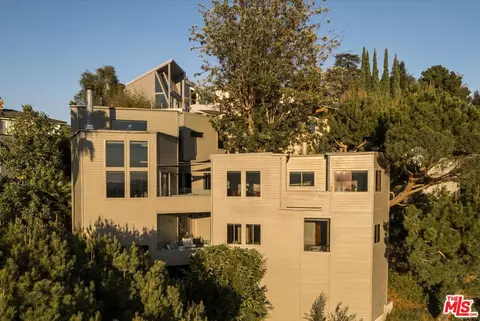 5677 Spreading Oak Dr, Los Angeles, CA 90068
