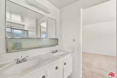 Bath - 19431 Scobey Ave, Carson, CA 90746 photo 2 of 3