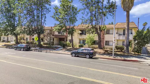 7061 Whitsett Ave, North Hollywood, CA 91605