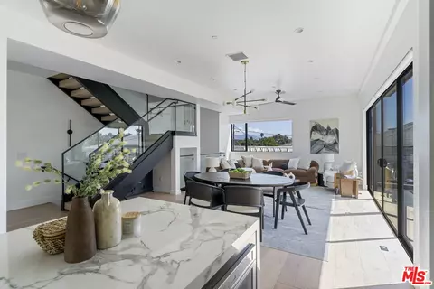3223 Rowena Ave, Los Angeles, CA 90027
