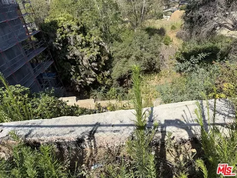 838 N Las Casas Ave, Los Angeles, CA 90272