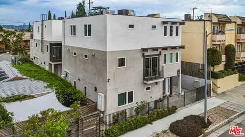 5631 Whitnall Hwy, North Hollywood, CA 91601