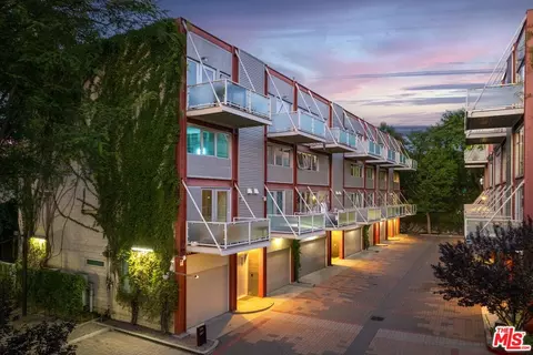 3450 Cahuenga Blvd #902, Los Angeles, CA 90068