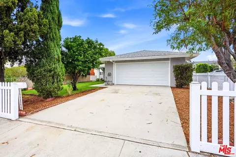 10818 Eldora Ave, Sunland, CA 91040