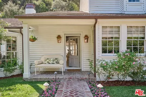 1827 N Beverly Dr, Beverly Hills, CA 90210
