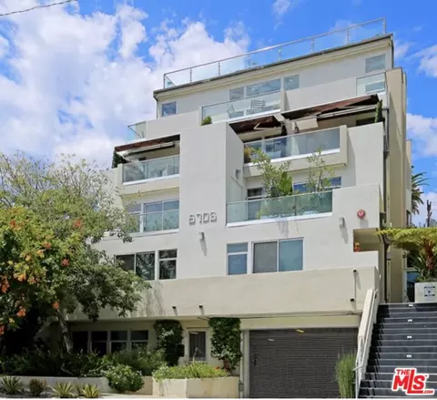 8703 W West Knoll Dr #104, West Hollywood, CA 90069