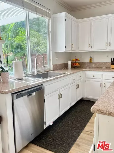 Kitchen - 43033 Manchester Ct, Temecula, CA 92592 photo 2 of 3