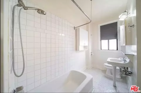 Bath - 315 W 3rd St #203, Long Beach, CA 90802 photo 1 of 4