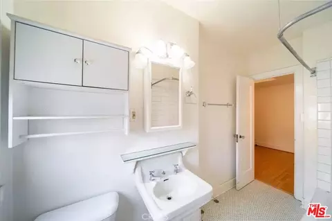 Bath - 315 W 3rd St #203, Long Beach, CA 90802 photo 2 of 4
