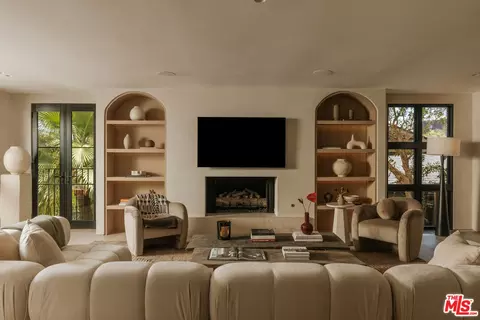 1417 Bluebird Ave, Los Angeles, CA 90069