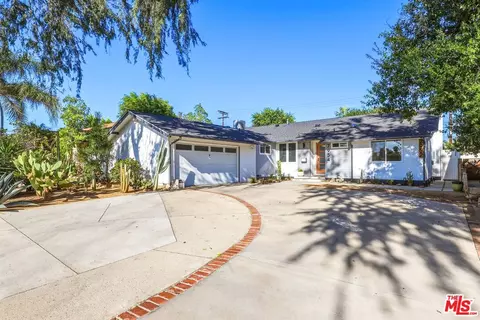 7954 Loma Verde Ave, Canoga Park, CA 91304
