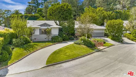 676 Elkins Rd, Los Angeles, CA 90049